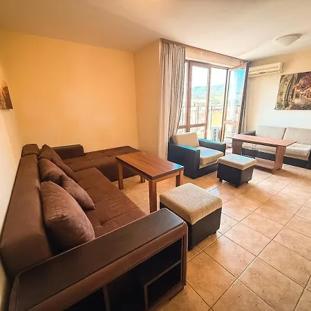 Top-floor 2br With King Bed & View Appartement