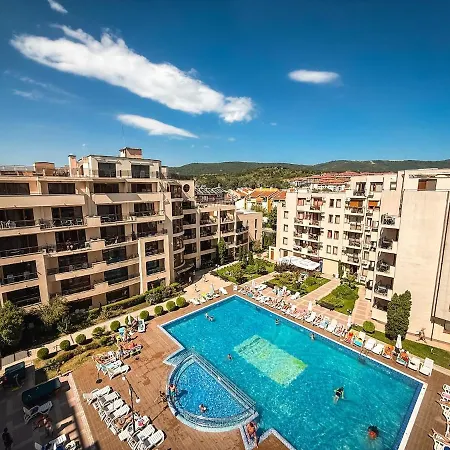 Top-floor 2br With King Bed & View דירה *