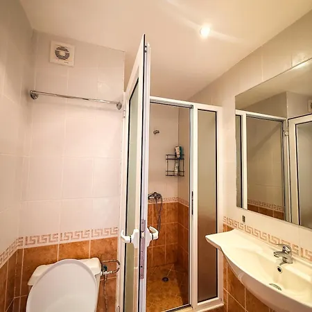 Top-floor 2br With King Bed & View דירה *