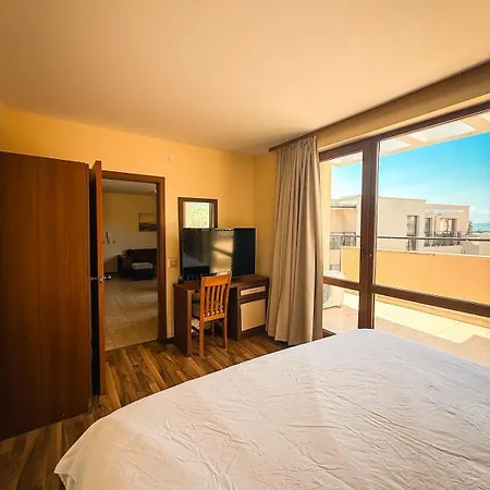 דירה Top-floor 2br With King Bed & View *